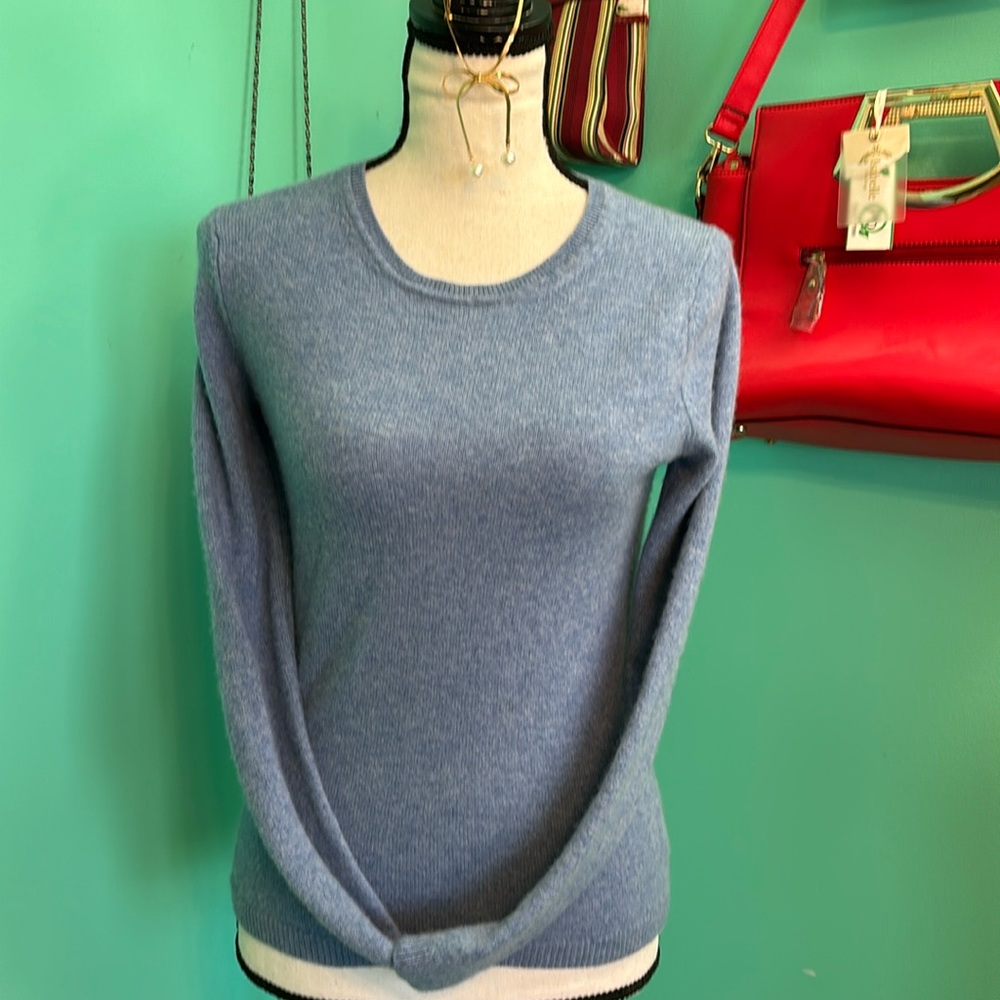 TAHARI brand CASHMERE Sweater